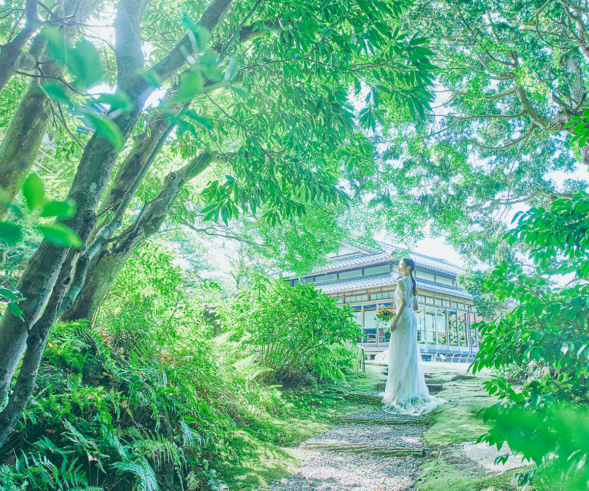 石川(金沢)の結婚式場 辻家庭園のドレス写真2